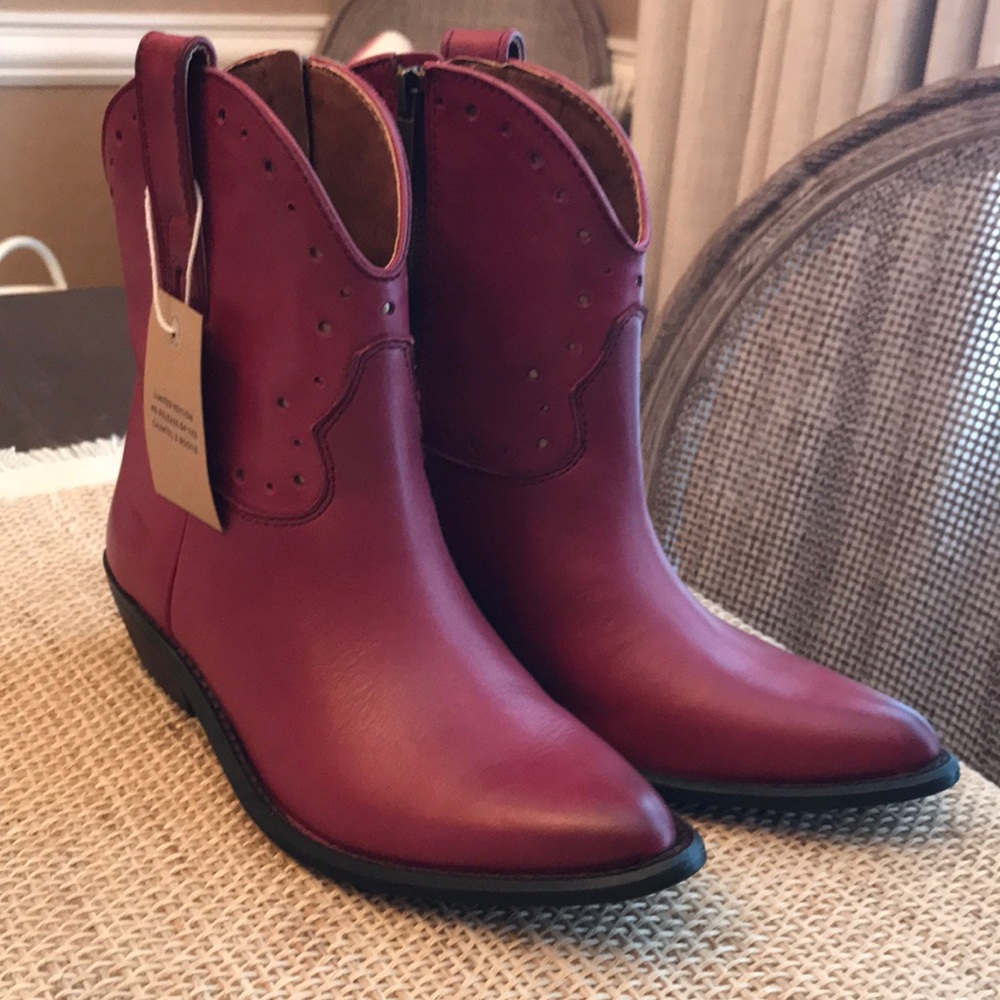 Lucky brand red cowgirl boosters. NWT. Size 7.5.